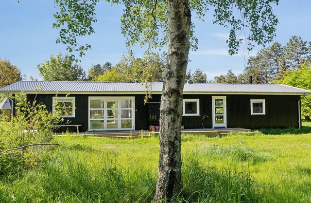 "Iliane" - 450m from the sea by Interhome