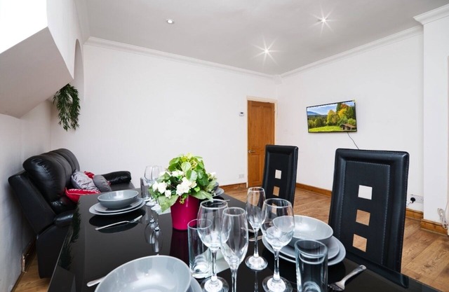 IMMACULATE 3 BED HOUSE WITH EN-SUITE. JUST REFURBISHED