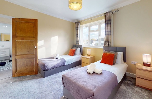 Immaculate 4-Bed House in Romford