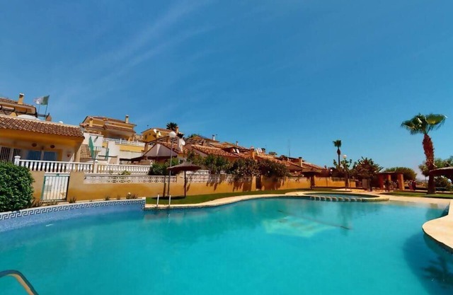 Immaculate bungalow with amazing sea views!