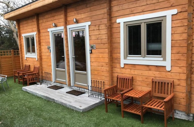Immaculate Cabin 5 mins to Inverness Dog friendly