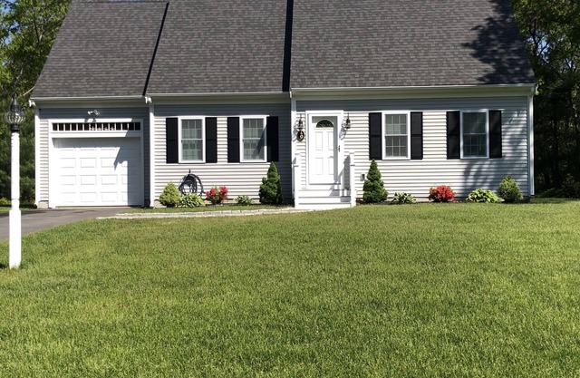 Immaculate Cape Cod Family Retreat- minutes from Ponds, Lakes, and Ocean!