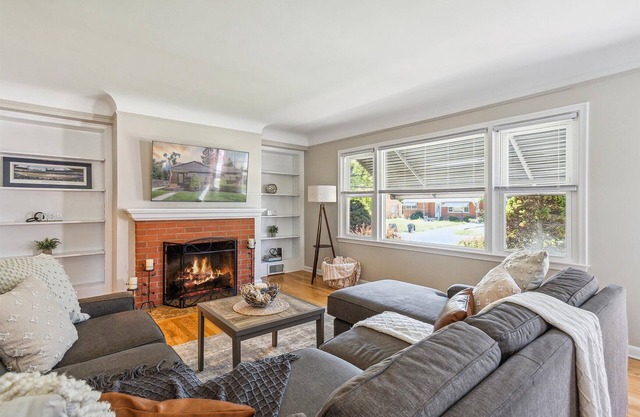 Immaculate Comfort, Short Walk To Michigan Stadium!