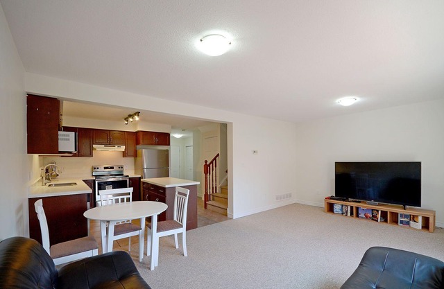 Immaculate townhouse in highly sought-after South-end of Guelph