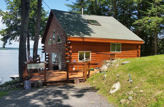 Immaculate View On Webber Pond With Boat Rental Option
