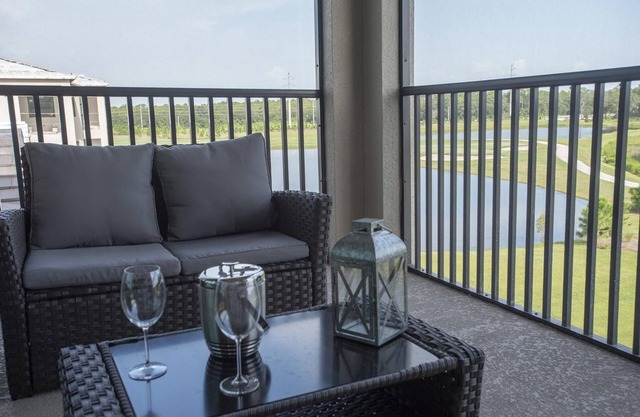 Impressive brand new 4th Floor 2/bed, 2/bath with golf & lake view