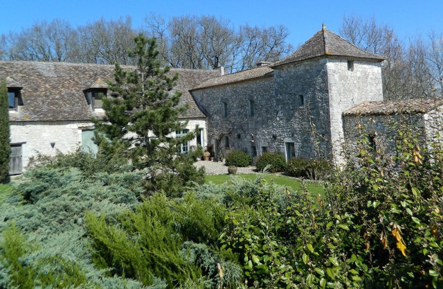 In exceptional castle farm from the 14th, detached house for 2 people