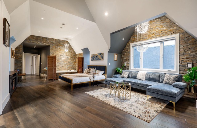 In Langley, 5 mins away from White Rock Beach Seaside, 35min drive to Vancouver