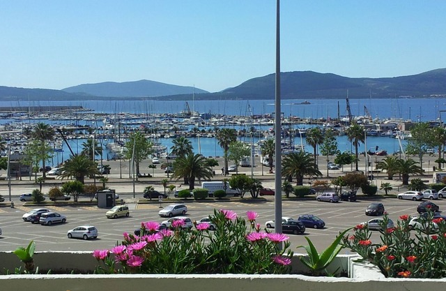 In the center of Alghero by the sea with spectacular breathtaking views of Cape HUNTING