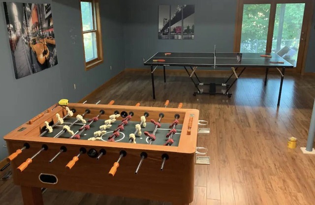 In town -2 bedroom + 2 sofa beds + game room/common area -fits 8 people