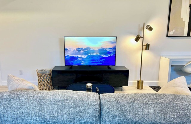 Inclusively Home Ltd. - Spacious and Stylish Basement Suite with King Roomn