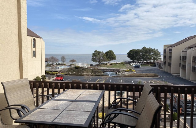 Incredible family getaway right on the water!