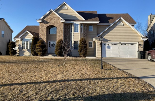 Incredible Large Home Near MKE airport 15 mins from downtown Available for DNC