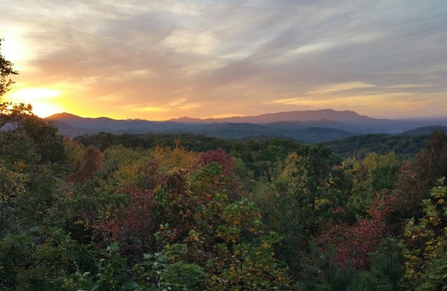 Incredible View+Hot Tub+Pool Table+Multicade! 10 min to Gatlinburg/Pigeon Forge
