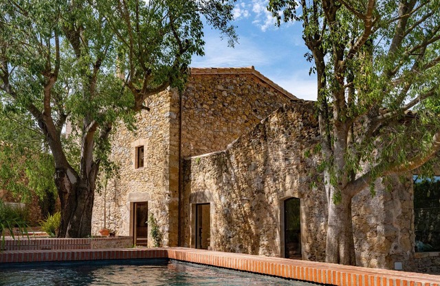 Incredible villa with pool and huge garden *G*