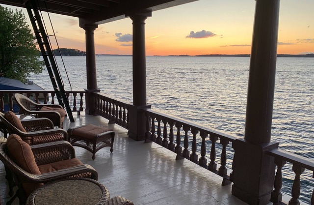 Incredible Waterfront Apartment in the Thousand Islands