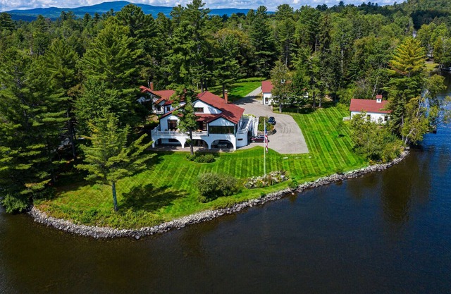 Indian Point - Breathtaking, private getaway on Rangeley Lake