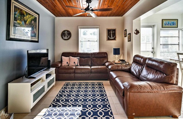 Indian Shores Cottage with Cabana - Steps to Beach!