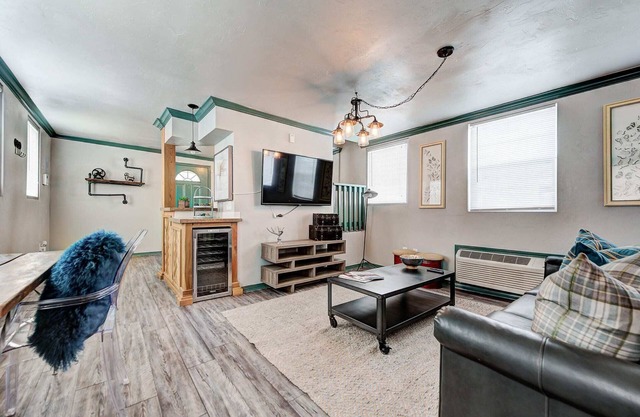 Indie Escape 1,blocks away from Plaza District