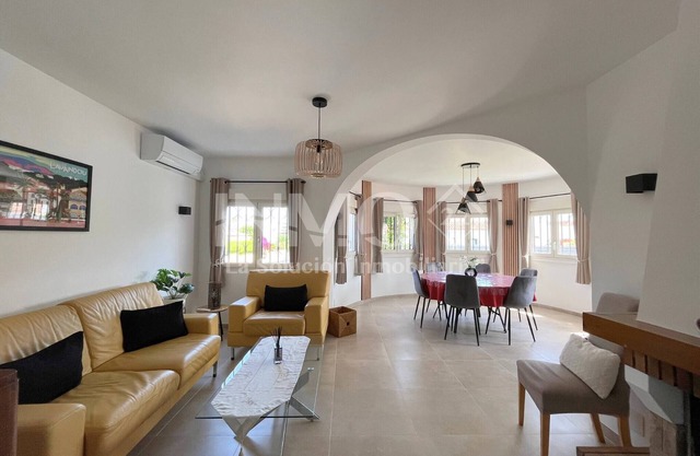 Individual house with large garden & bbq