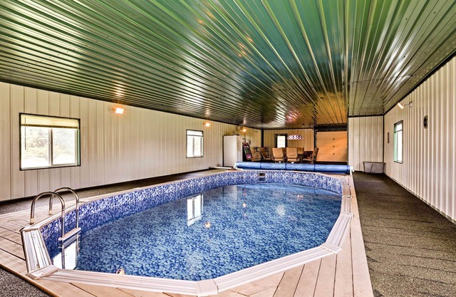 Indoor Pool & Games: 'Box Canyon Lodge' in Hermosa