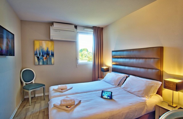 Indulge in Home Like Comfort! FREE Parking, Pets Are Allowed!