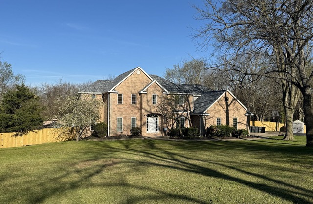 Inground Pool, Hot Tub, Movie Theater, 6 bedrooms, 3 Baths in Carthage, MO