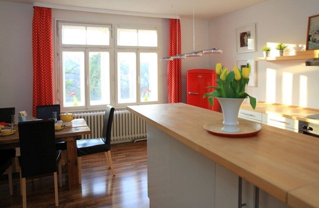 INSELVILLA - Holiday apartment on the island in Hameln