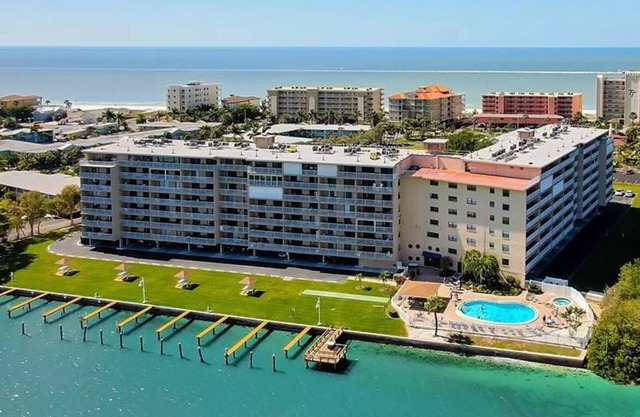 Intracoastal w/Private Balcony★ - Steps to Beach ☼