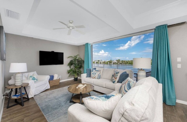 Intracoastal Waterfront Luxury Condo