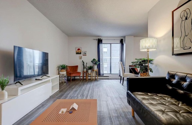 Inviting 1BR on Rene Levesque
