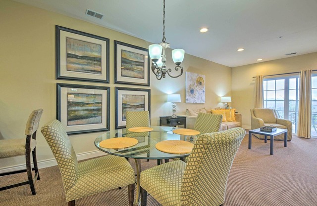 Inviting Branson Condo w/Outdoor Dining Area