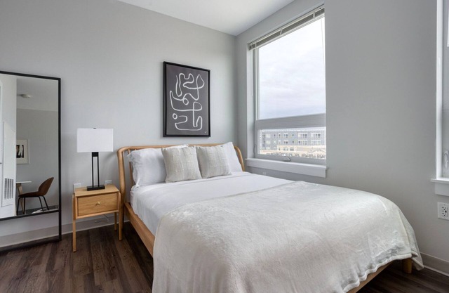 Inviting Brighton Studio w/Pool, Gym & W/D, nr Groceries, by Blueground