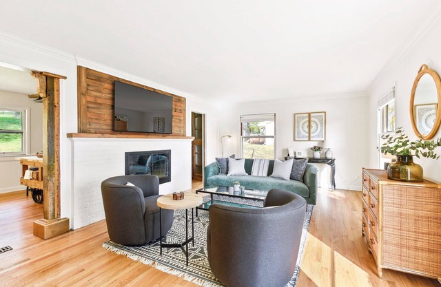Inviting Home near park and lake
