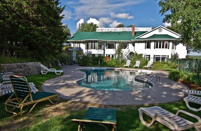 Inviting Lakeshore Lodgings w/Canoe and Kayak Rentals, Perfect for Autumn