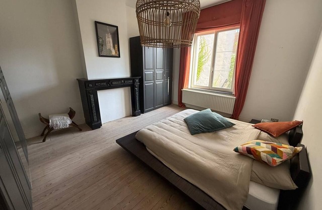 Inviting two bedroom suite with private bathroom and speed wifi in city centre