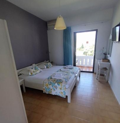 IRIDA Studios Hotel & Pool