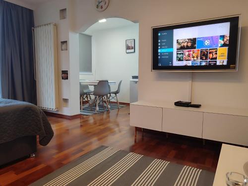 Iris Apartment