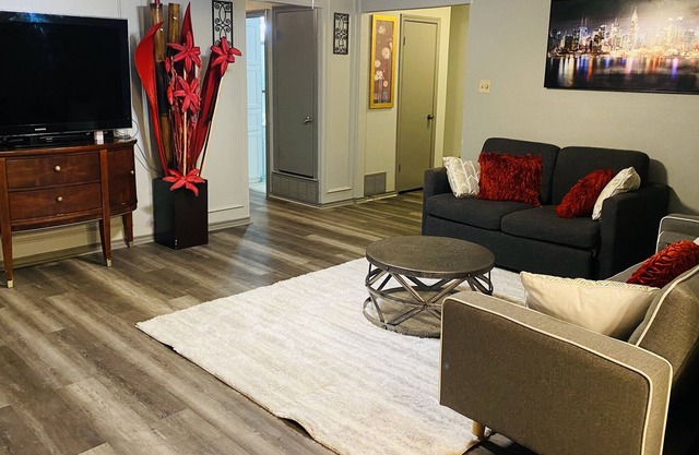 Iris Lane Cozy 3BR near Arlington ent.district