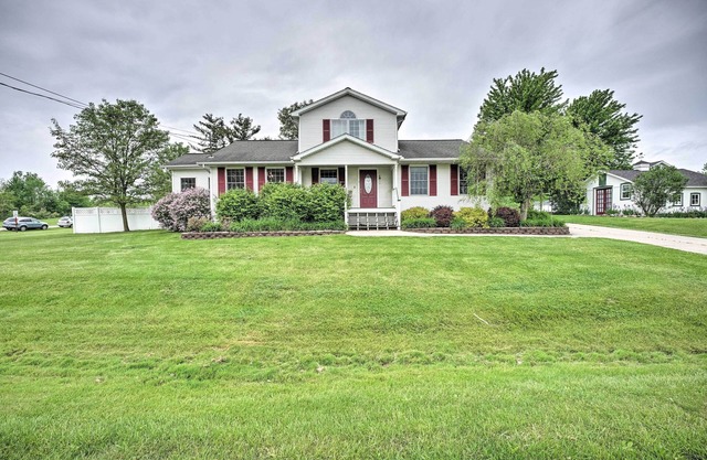 Irish Hills Farmhouse w/Furnished Deck & Playset