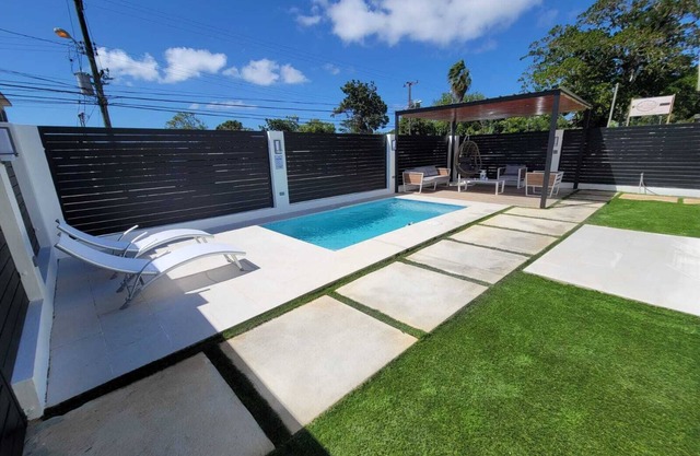 Isabela Escape House - Pool. Cozy. Full A/C. 8-10 Guest