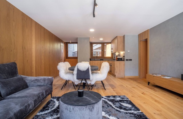 Isard Homes by Select Rentals