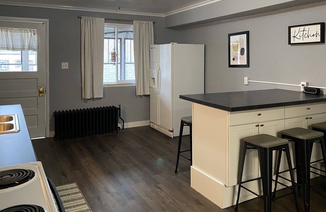 Ishpeming downtown upper, sleeps 6