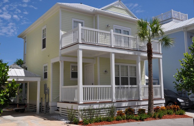 Islamorada home in Anglers Reef with Ocean Views, Dock, Com Pool & Private Beach