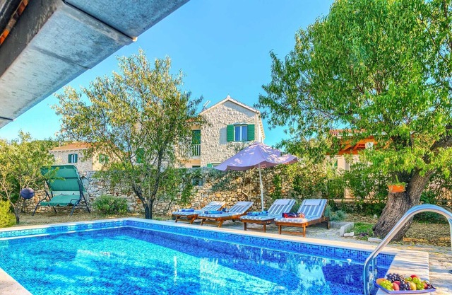 ISLAND BRAC RETREAT VILLA