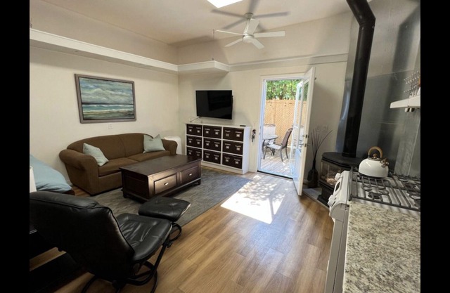 Island Lake Guest House