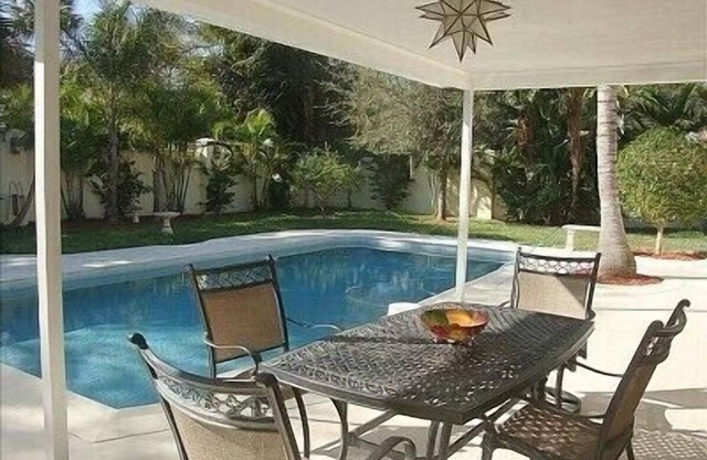 Island Living, Within Walking Distance To Beach Restaraunts Shops Parks Marina