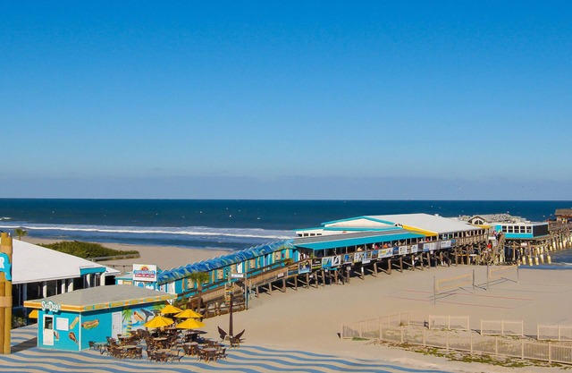 Island Paradise~ Heated Pool~ Family Fun~ Near Beach