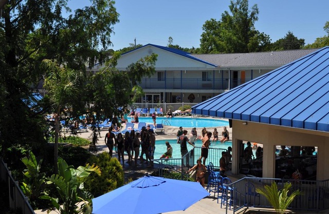 Islander Inn