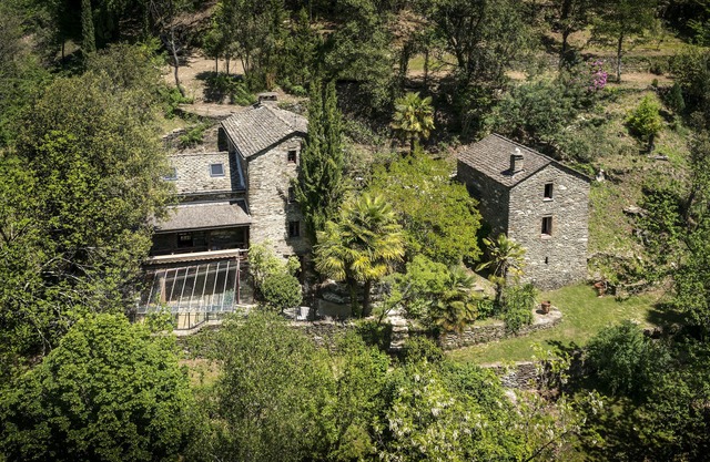 Isolated gîte in the Cévennes, haven of peace, natural swimming pool on large wooded grounds